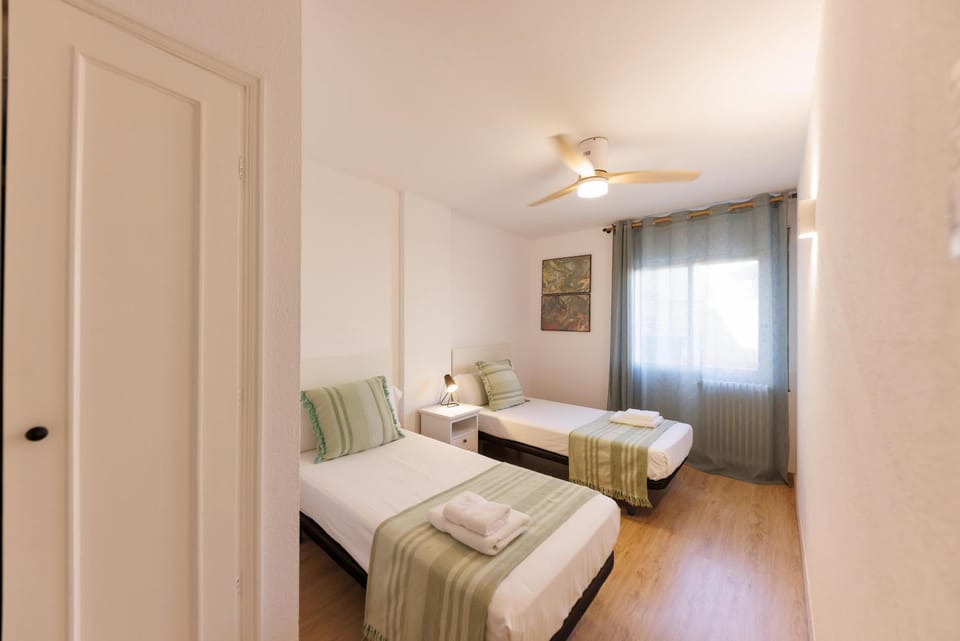 Bed, Bedroom, towels, wardrobe