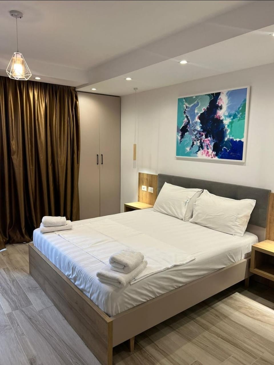 Photo of the whole room, Bedroom