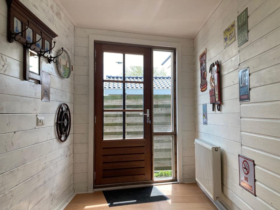 Lakeview 6 pers Holiday home Aurora with fenced garden, whirlpool and sauna House in Anjum