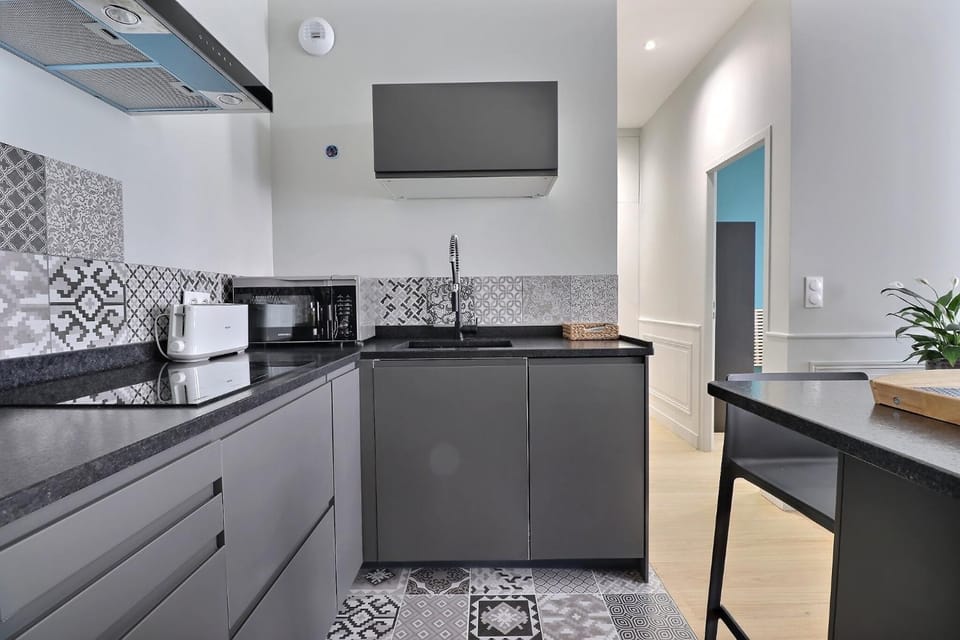 Kitchen or kitchenette
