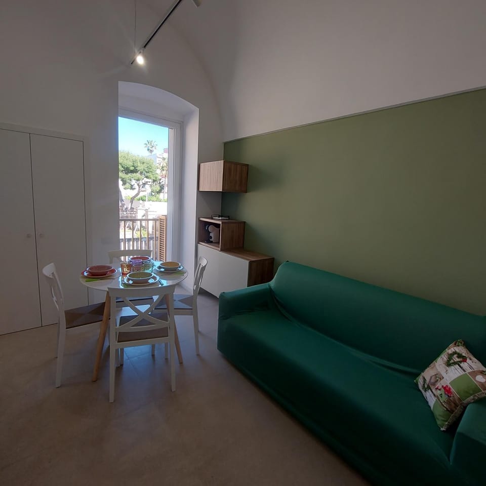Bed, Living room