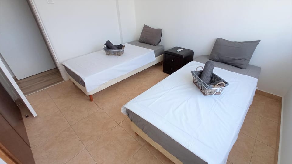 Staff, Bed, Photo of the whole room, Bedroom