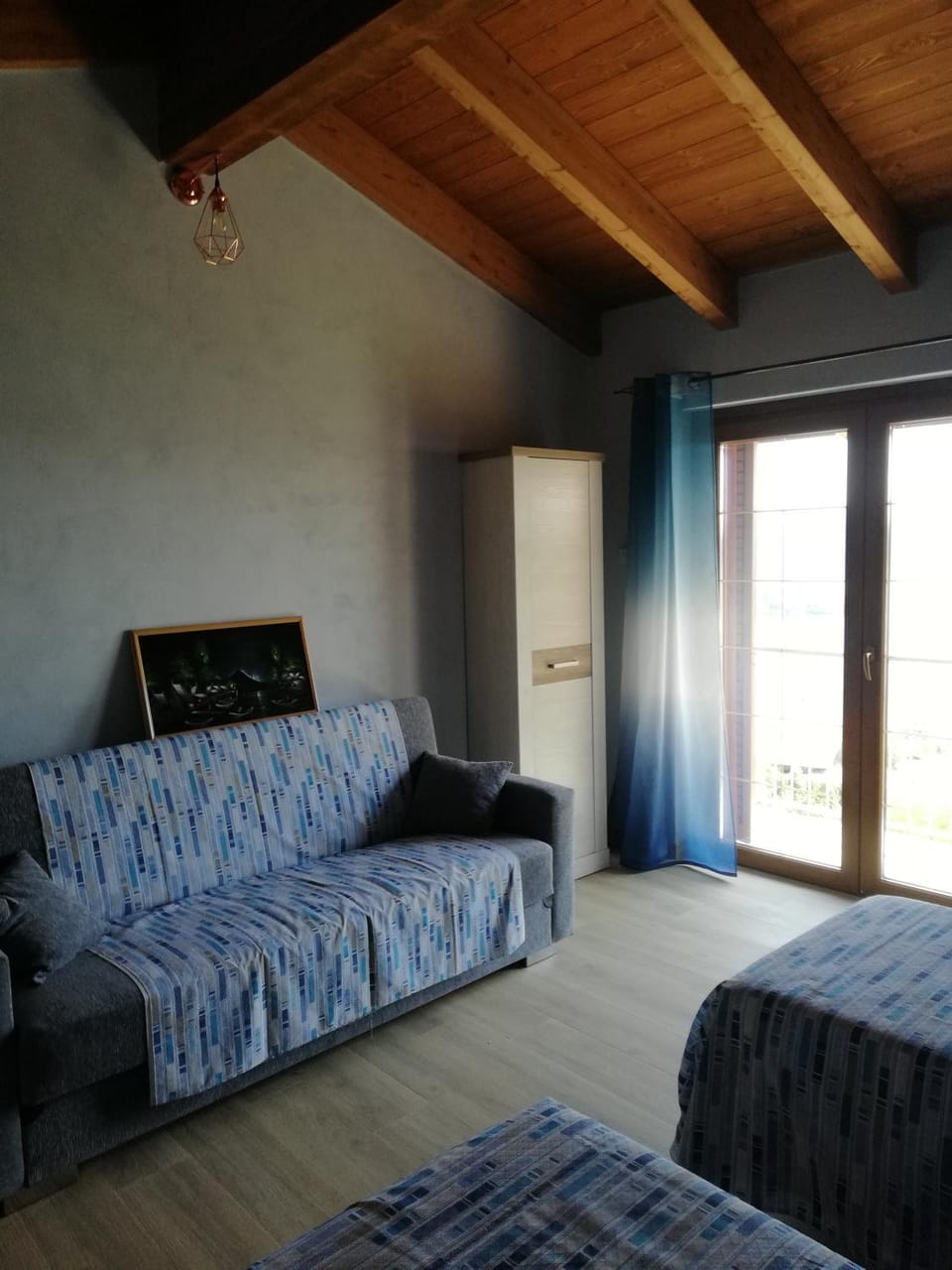 Photo of the whole room