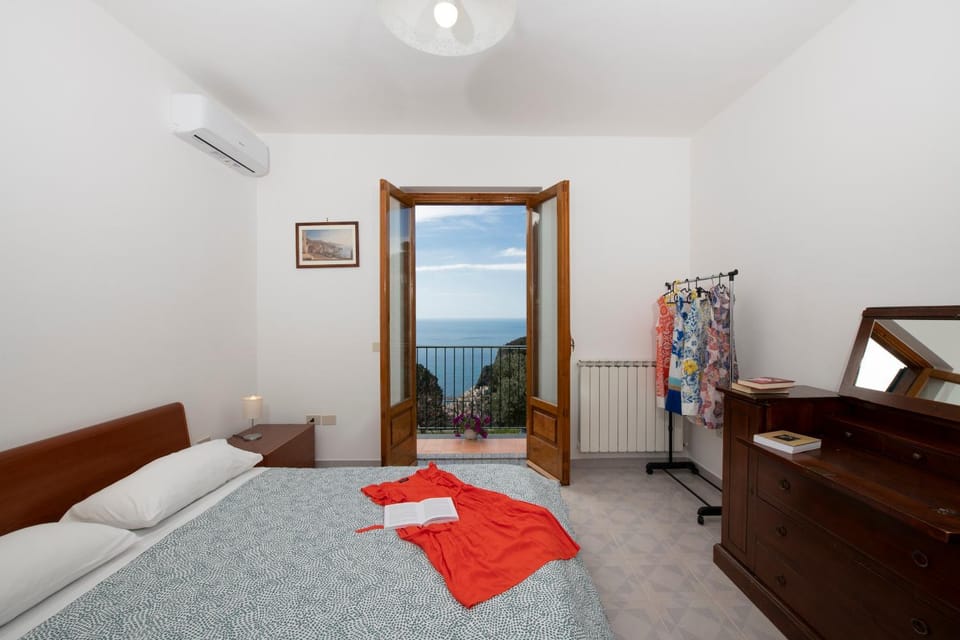 Bed, Natural landscape, Photo of the whole room, Bedroom, Sea view, internet