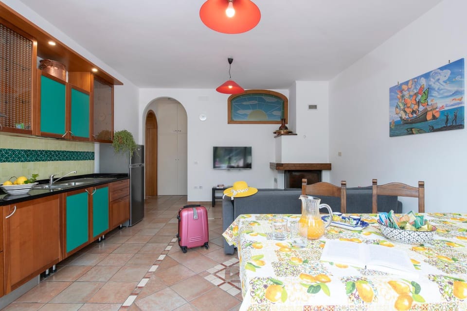 Kitchen or kitchenette, Living room, Seating area, Dining area, minibar, stove