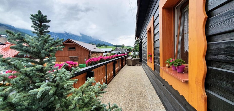 View (from property/room), Balcony/Terrace, Decorative detail