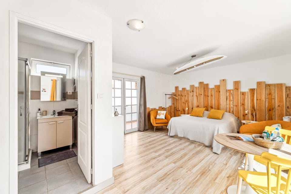 Bathroom, Photo of the whole room, Bedroom
