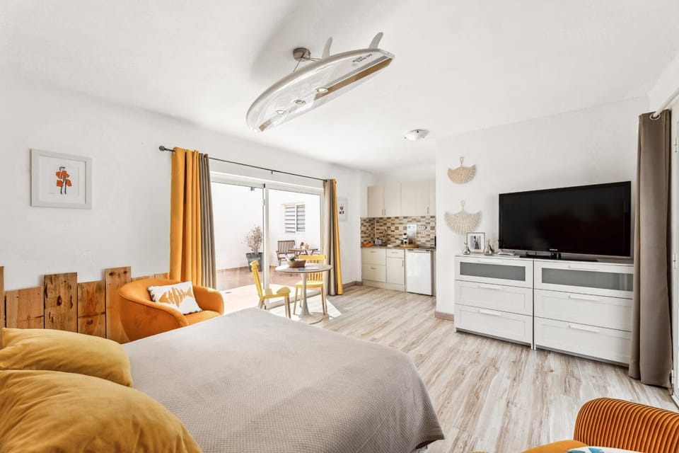 Kitchen or kitchenette, Photo of the whole room, Bedroom