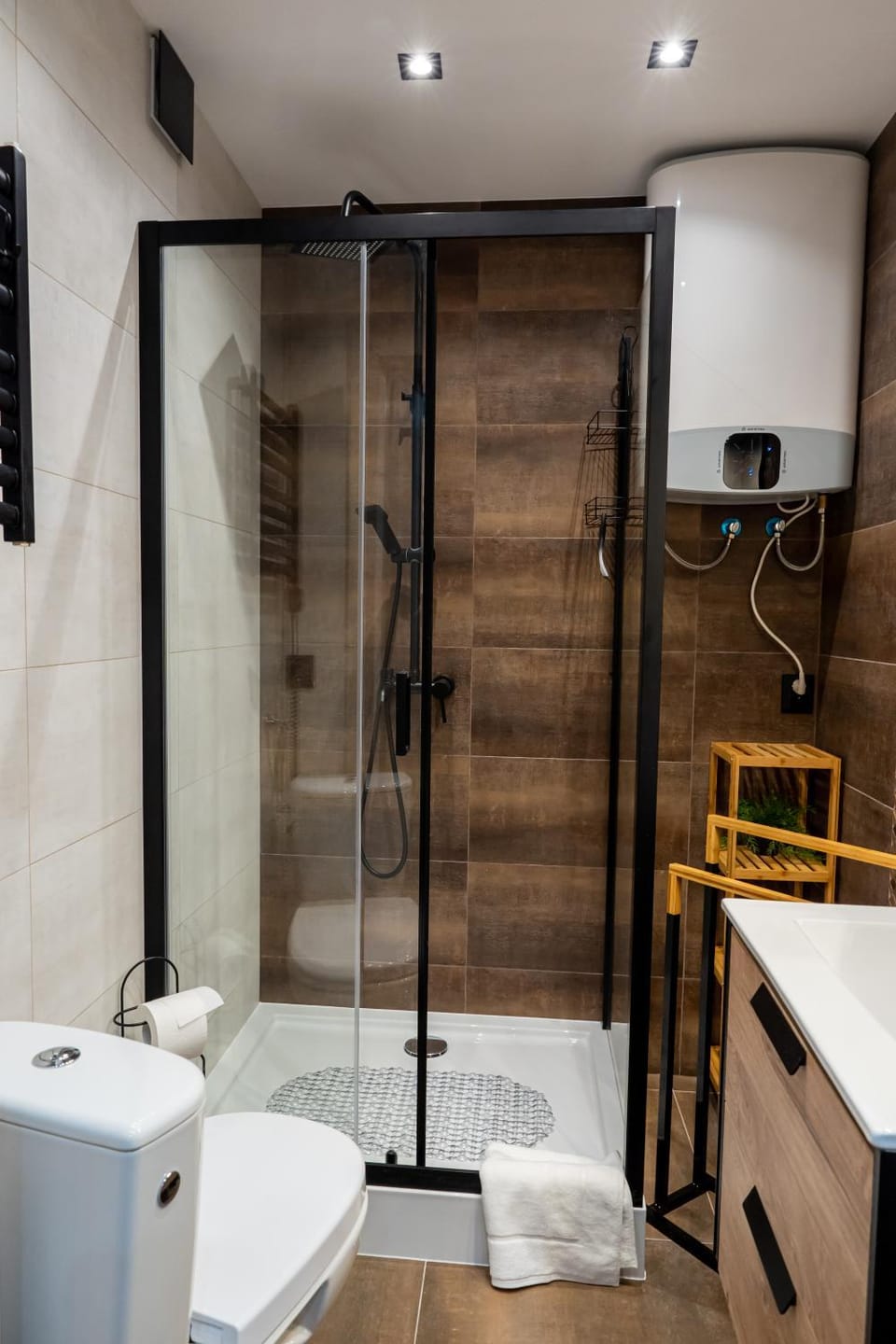 Shower, Toilet, Bathroom, towels