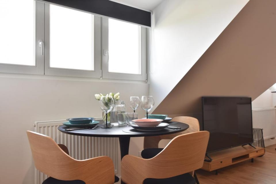 Living room, Seating area, Dining area