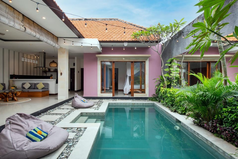 Property building, Garden, Bedroom, Swimming pool, Breakfast, kitchen