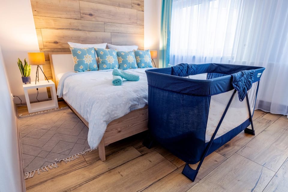 Bed, Photo of the whole room, Decorative detail, Bedroom, cot, towels