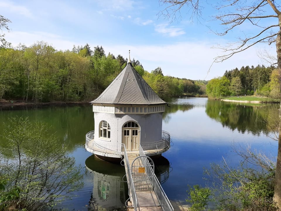 Nearby landmark, Natural landscape, Activities, Fishing, Hiking, Cycling, Lake view, Sports, Family
