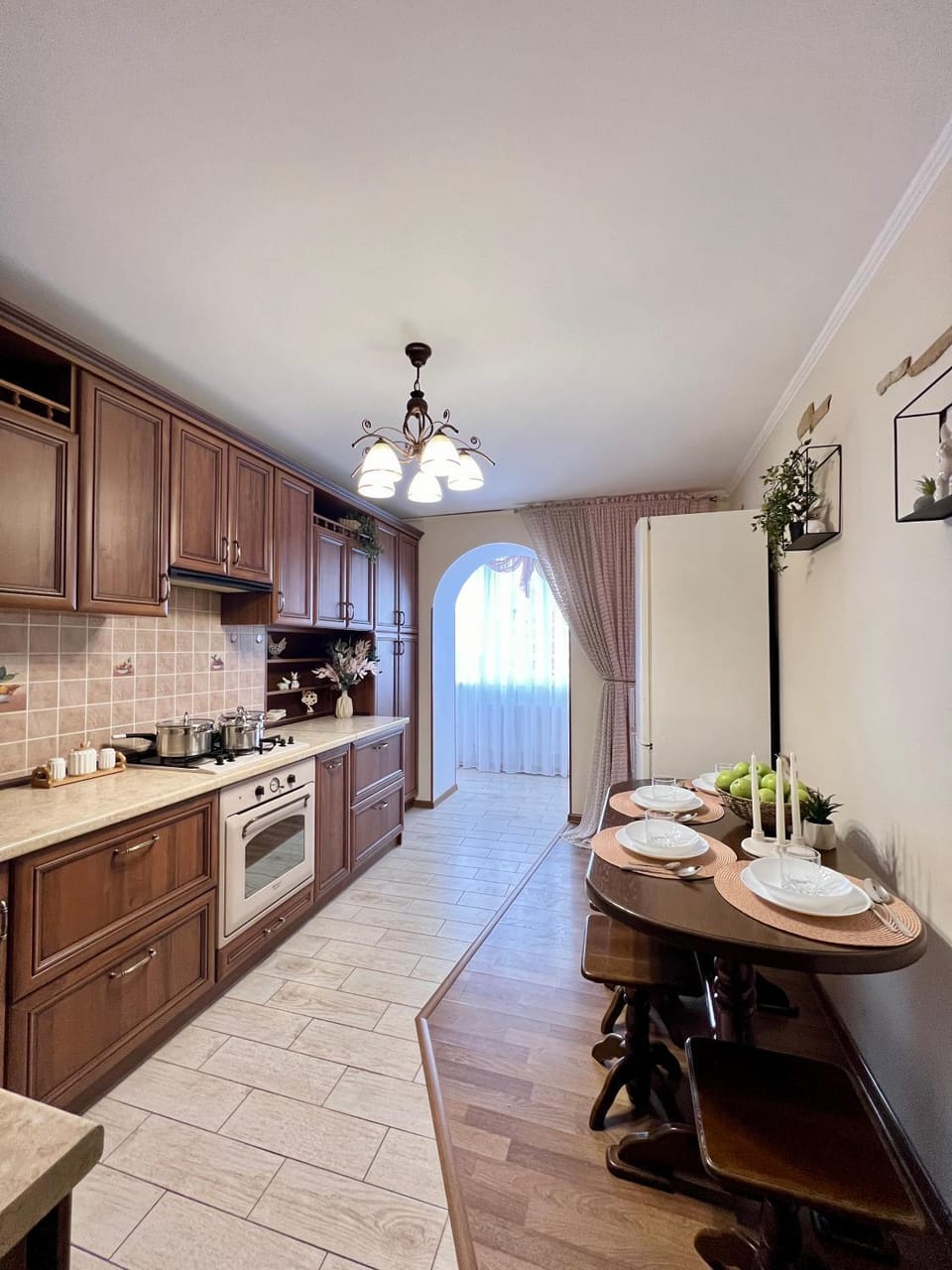 Kitchen or kitchenette, Dining area