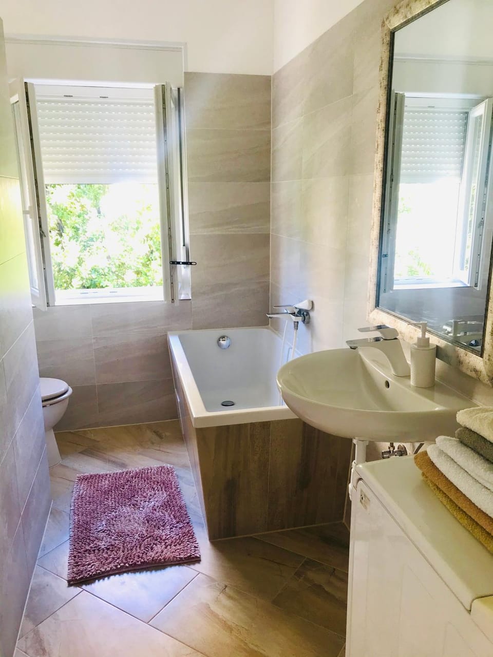 Bathroom, Bath, towels