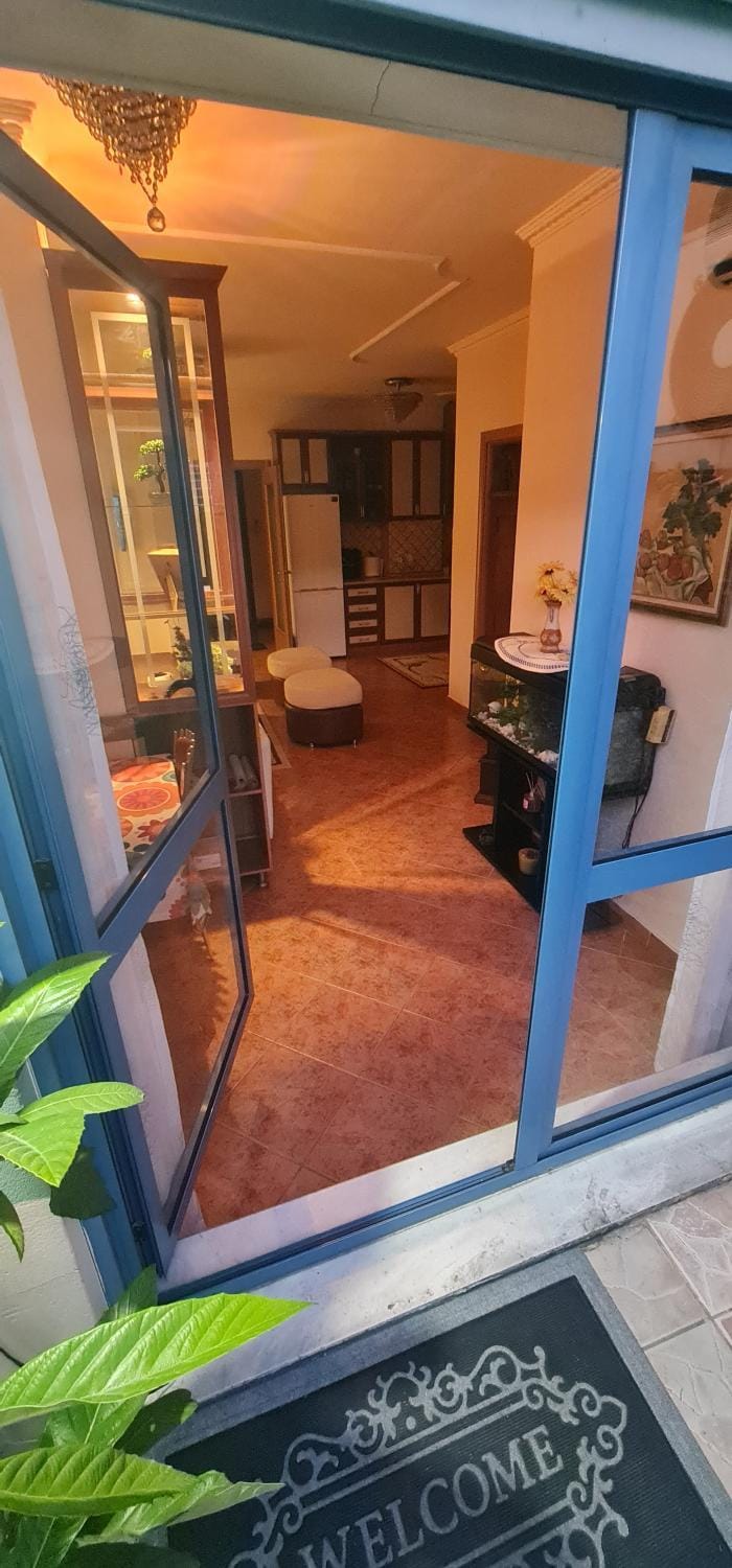 The Bloom Veranda - Elegant City Center Retreat Apartment in Tirana