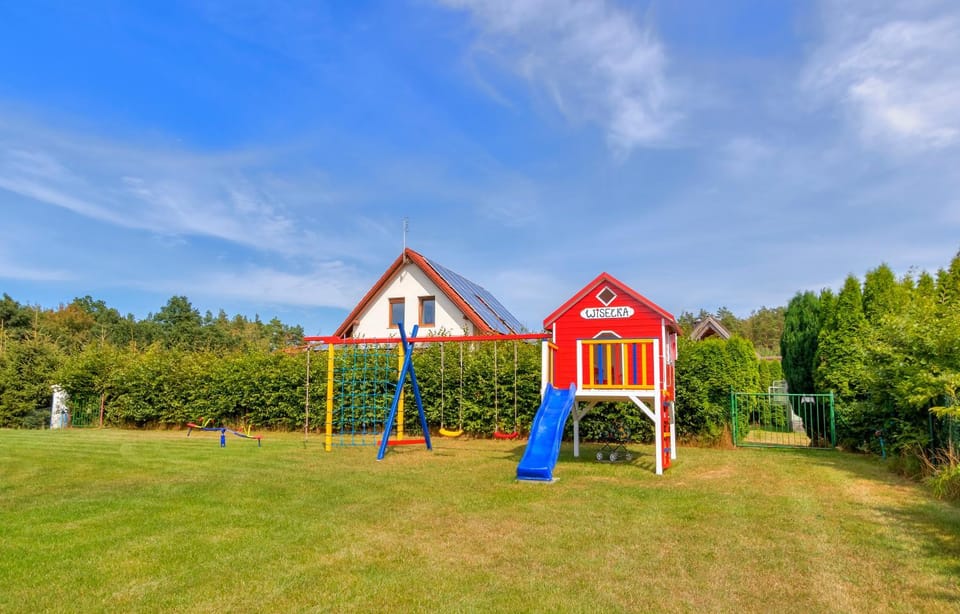 Spring, Day, Natural landscape, Activities, Activities, Summer, BBQ facilities, BBQ facilities, Children play ground, Garden, Garden, Garden view, Garden view, children, children, children, young children, young children, young children, older children, older children, older children, group of guests, group of guests, group of guests, internet, internet