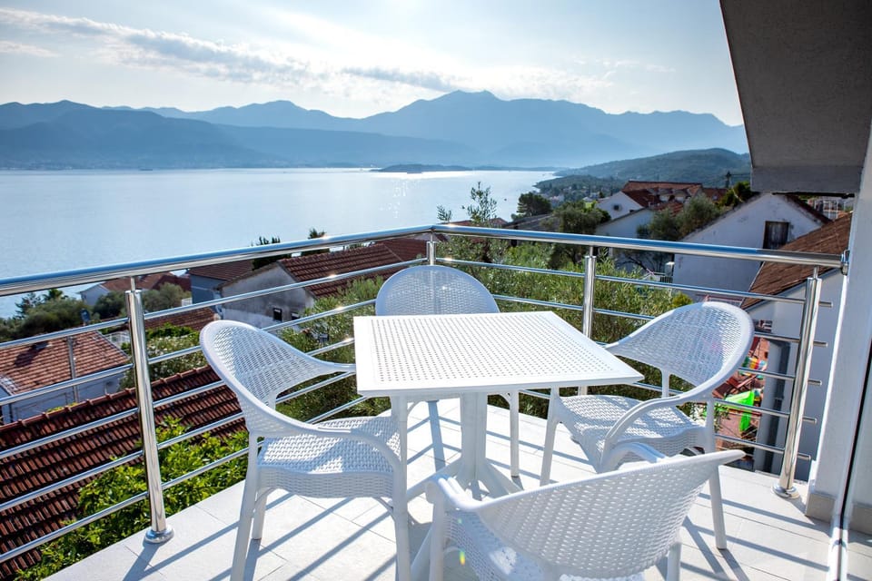 Balcony/Terrace, Mountain view, Sea view