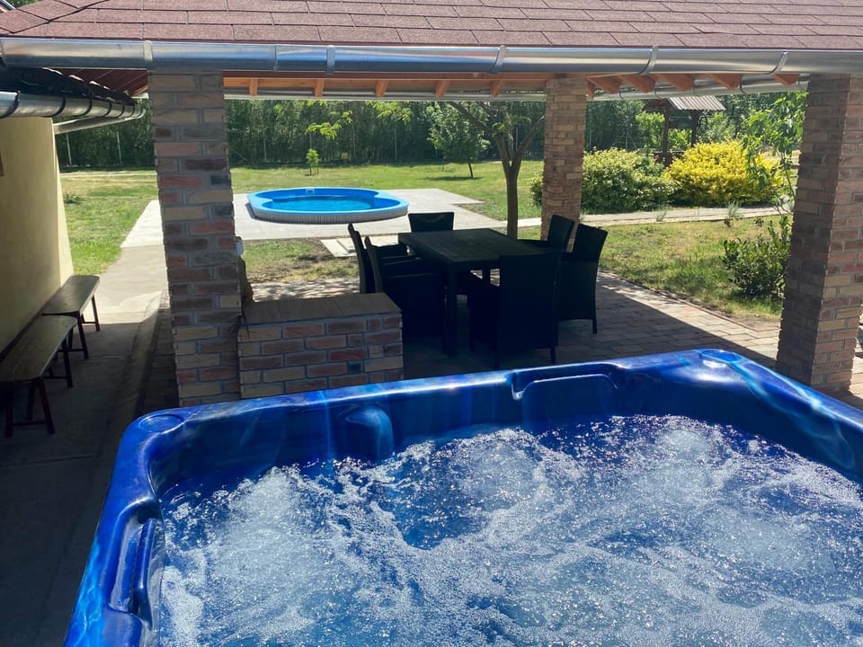 Hot Tub, Swimming pool