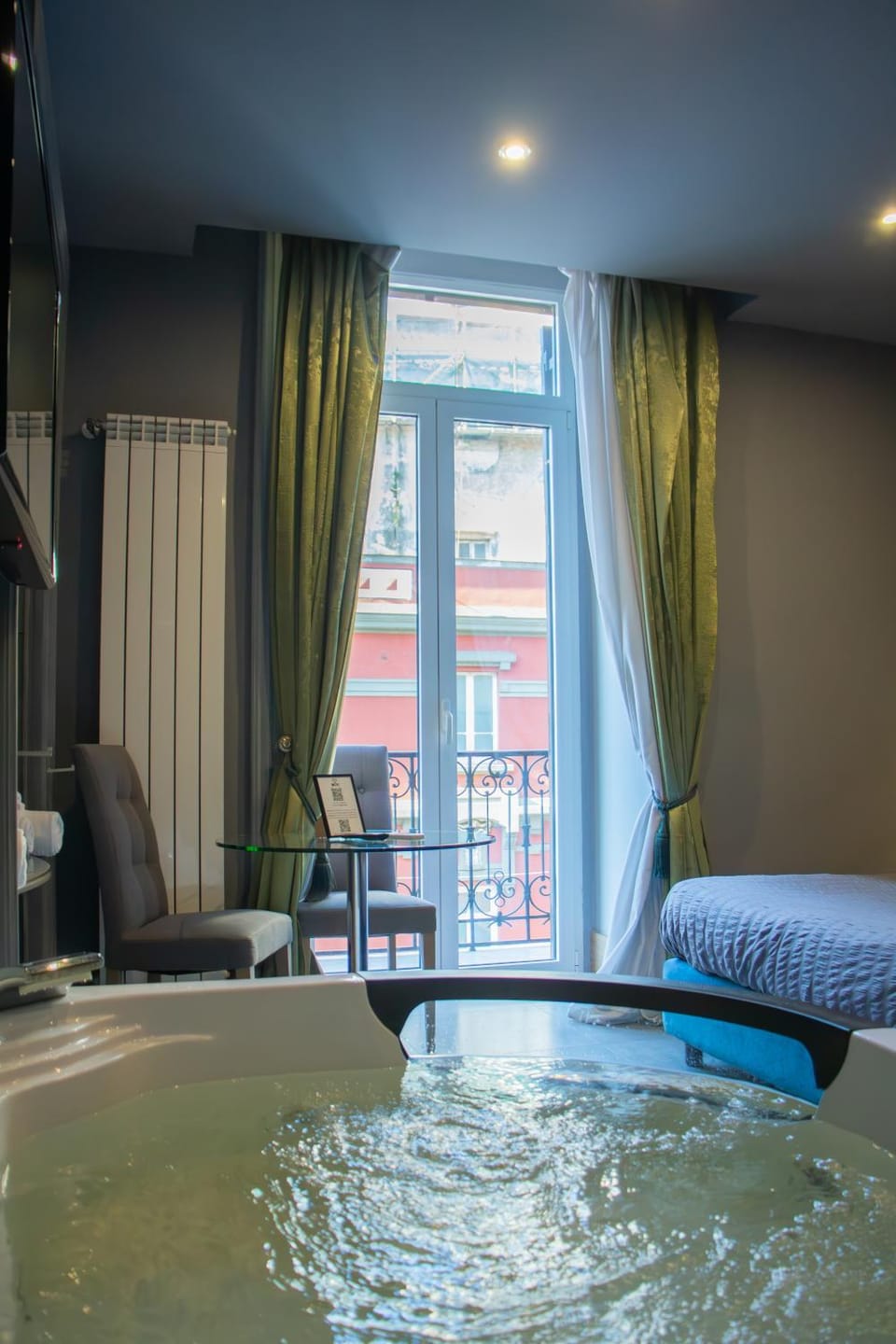 Hot Tub, Bedroom