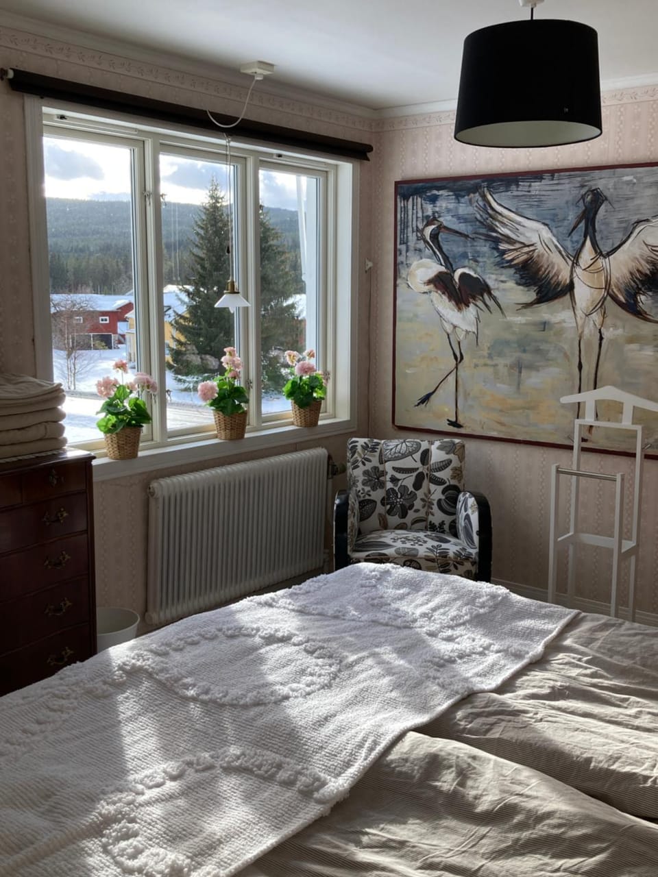 Bed, Bedroom, Mountain view