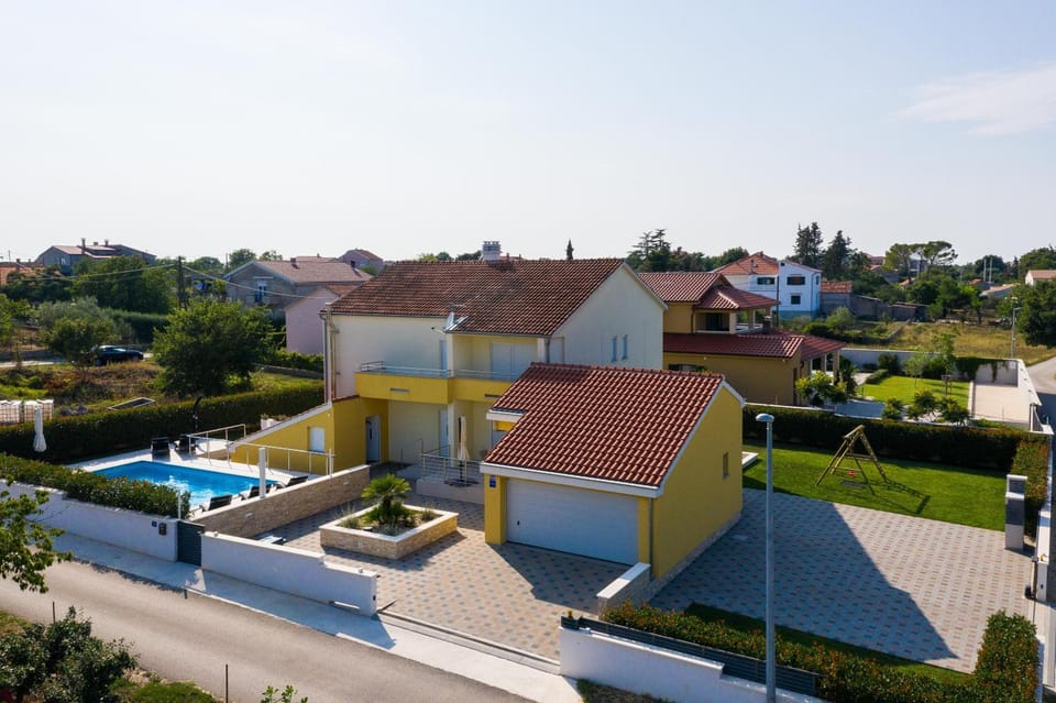 Property building, Pool view, Street view