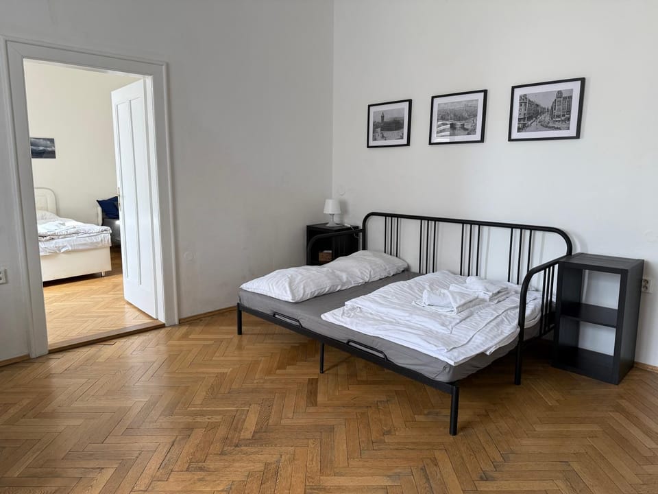 Bed, Living room