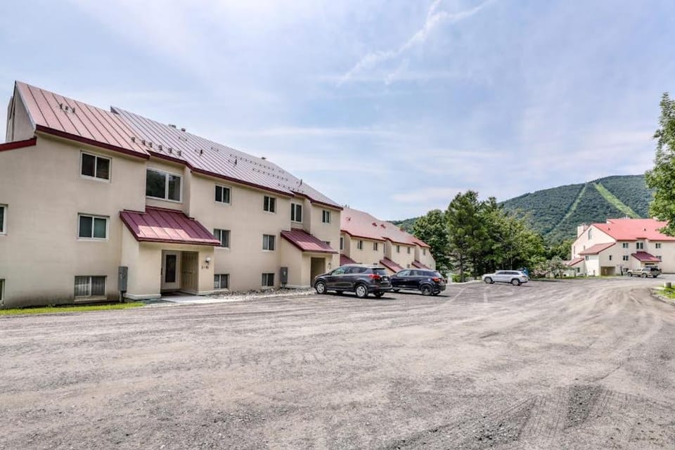 You, Me, & the Mountain Apartment in Warren