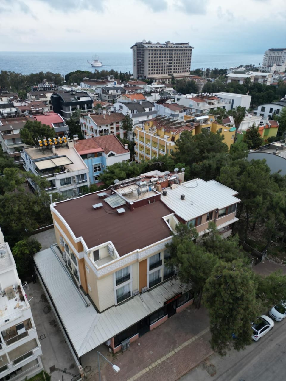 Property building, Day, Neighbourhood, Bird's eye view, City view, Sea view, Street view, Location, Quiet street view, Parking