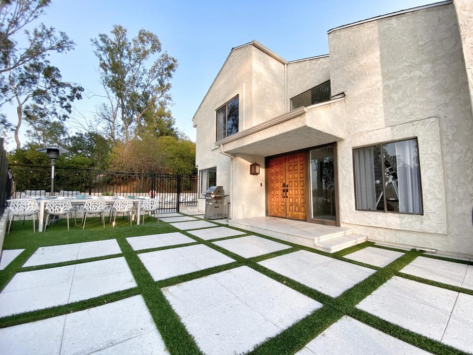 Property building, Facade/entrance, Garden