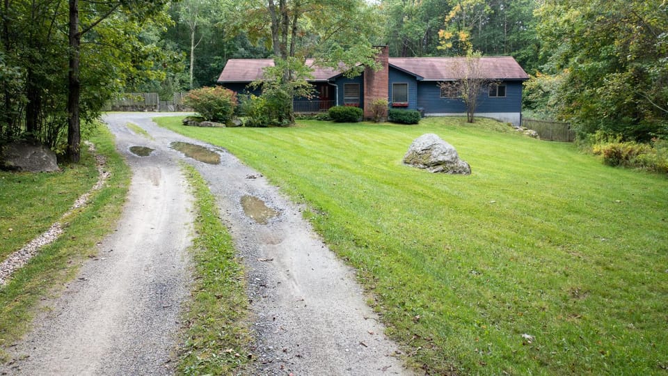 Summer and Fall in Sheffield with Monthly Special Pricing Available House in Berkshires