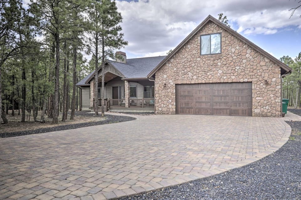 Stylish Home w/ Expansive Deck in Show Low! House in Show Low