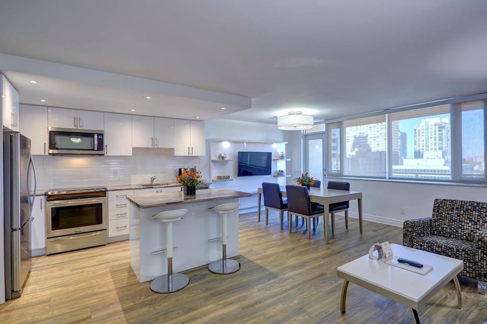 Kitchen or kitchenette, Living room