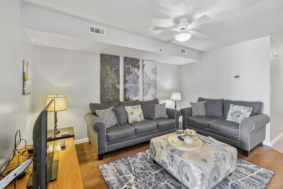 Beachfront Bliss! Condo in North Myrtle Beach House in Crescent Beach