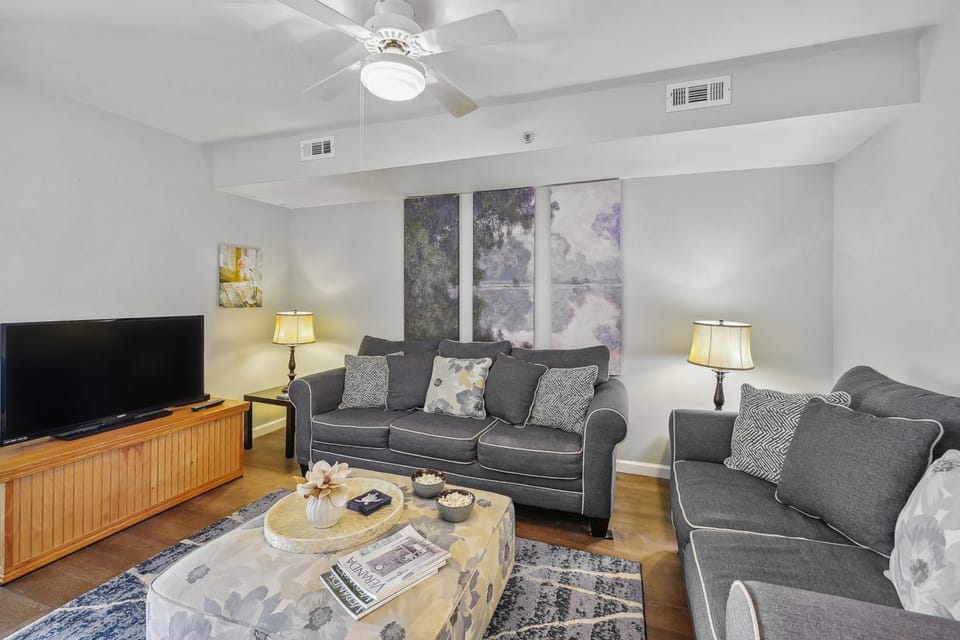 Beachfront Bliss! Condo in North Myrtle Beach House in Crescent Beach