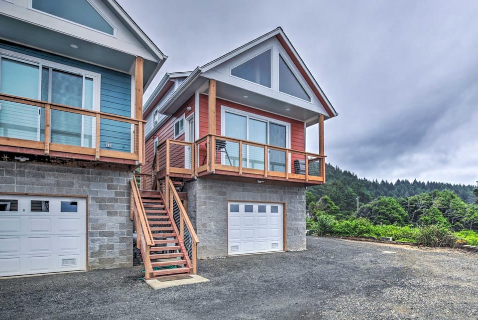 Yachats Gem with Private Balcony and Ocean Views! House in Oregon