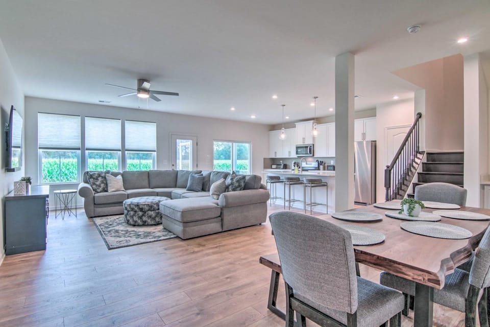 4 Mi to Bethany Beach: Townhome w/ Screened Porch House in Millville