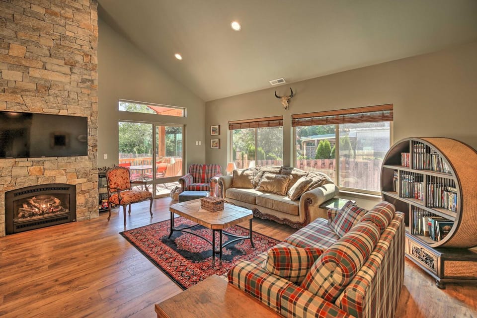 Rustic Cabin Near Mt Rainier Fire Pit and BBQ! Cabin in Washington