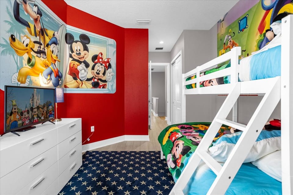 Bedroom, bunk bed