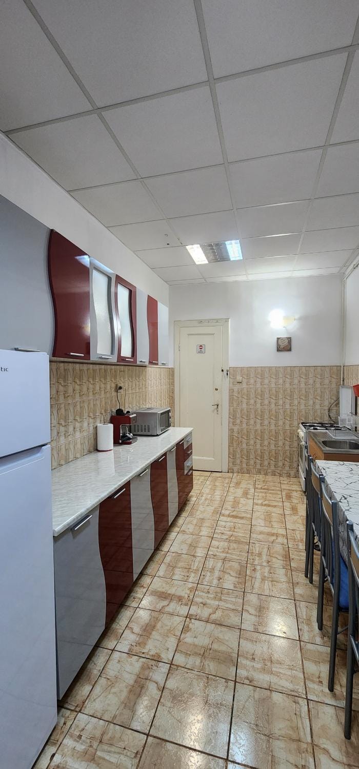Kitchen or kitchenette, oven