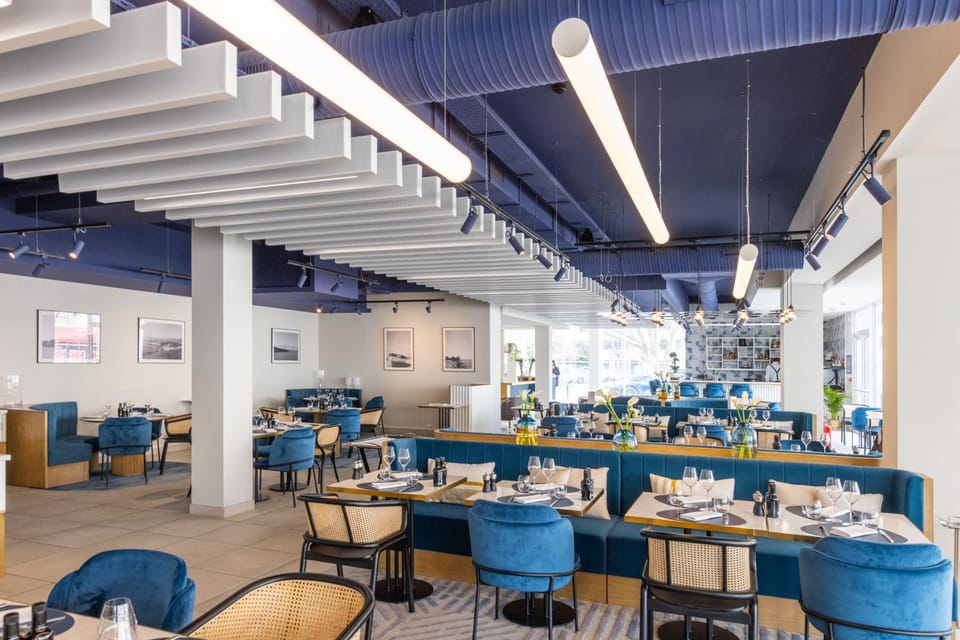 Restaurant/places to eat, Restaurant/places to eat, Lounge or bar