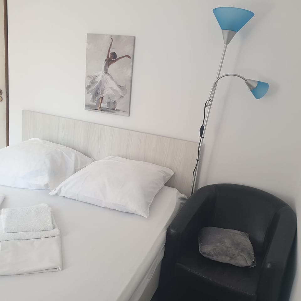 Pensiunea Antonella Bed and Breakfast in Romania