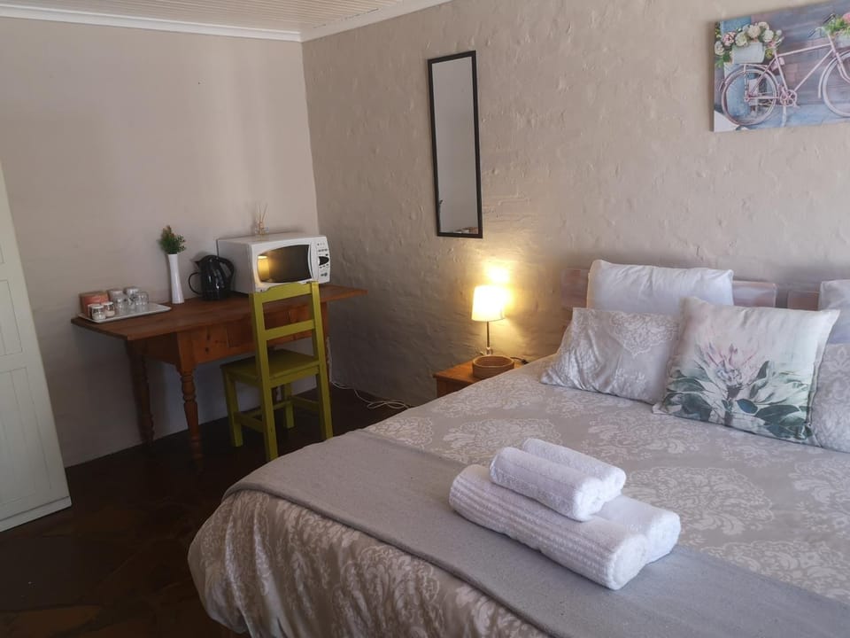 Serenity Cove-Tranquility Room Bed and Breakfast in Port Elizabeth