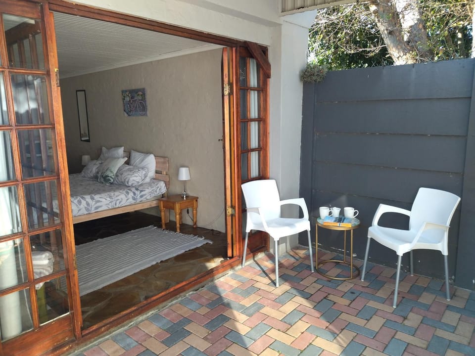 Serenity Cove-Tranquility Room Bed and Breakfast in Port Elizabeth