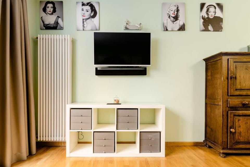 Communal lounge/ TV room, TV and multimedia