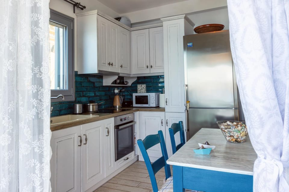 Kalimera & Apoplous boathouse Apartment in Milos