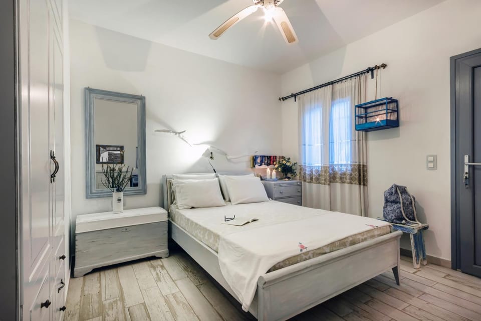 Kalimera & Apoplous boathouse Apartment in Milos