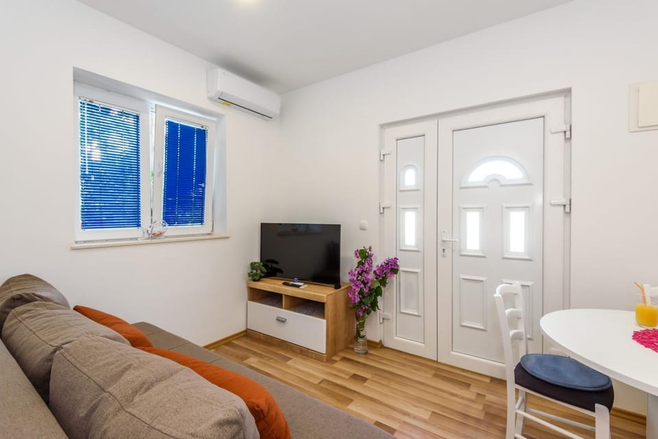 Apartment Đego near Ploce, riverfront, parking Apartment in Dubrovnik-Neretva County