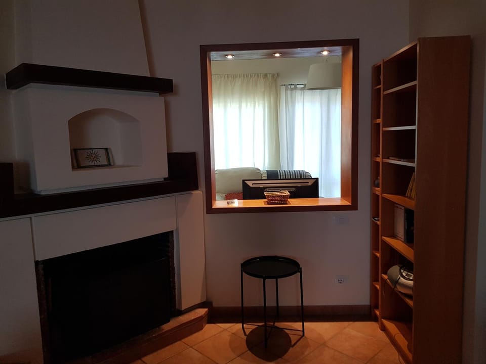 Communal lounge/ TV room, TV and multimedia, Seating area, flat iron