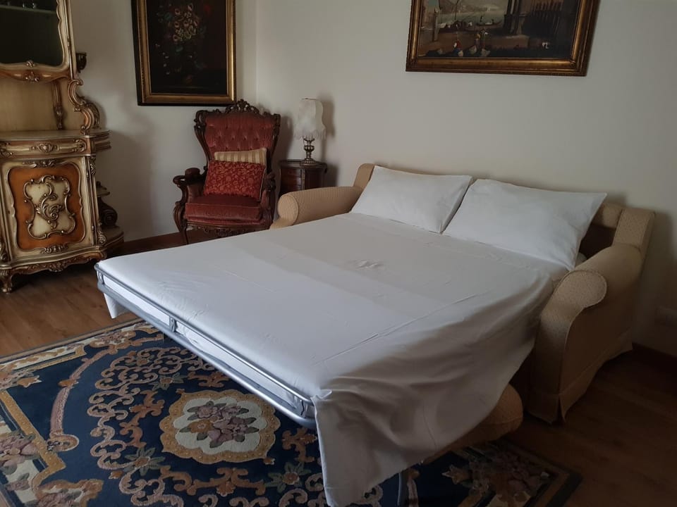 Bed, Photo of the whole room